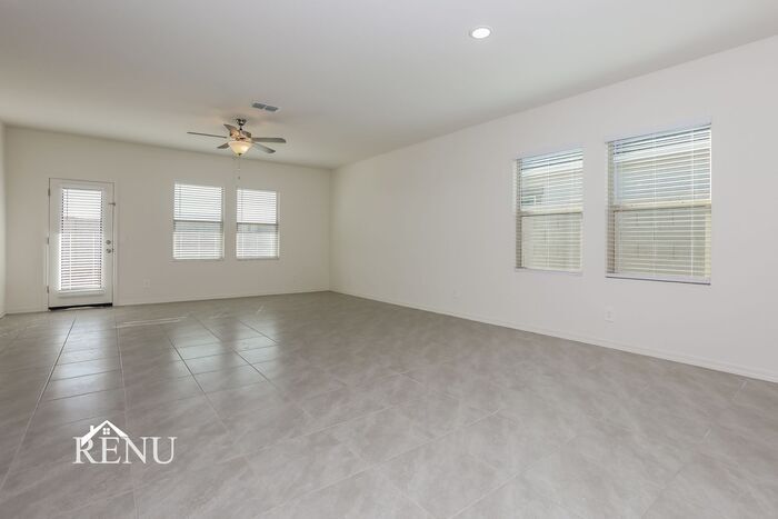 Building Photo - 35607 W San Capistrano Ave