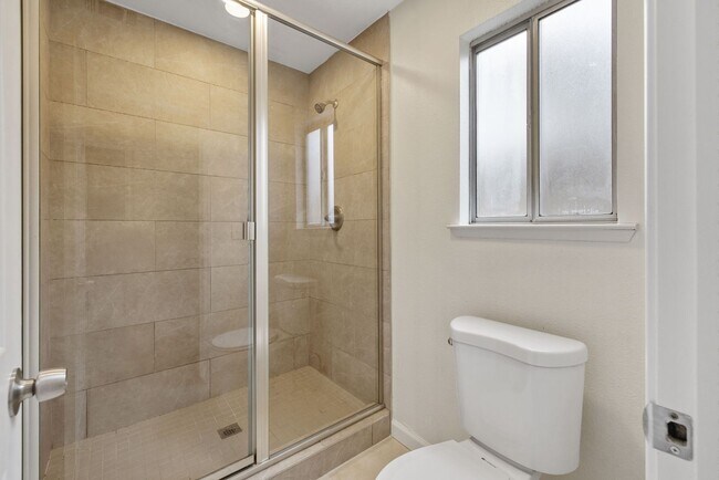 Building Photo - Pet Friendly, Updated NW Visalia Home Avai...