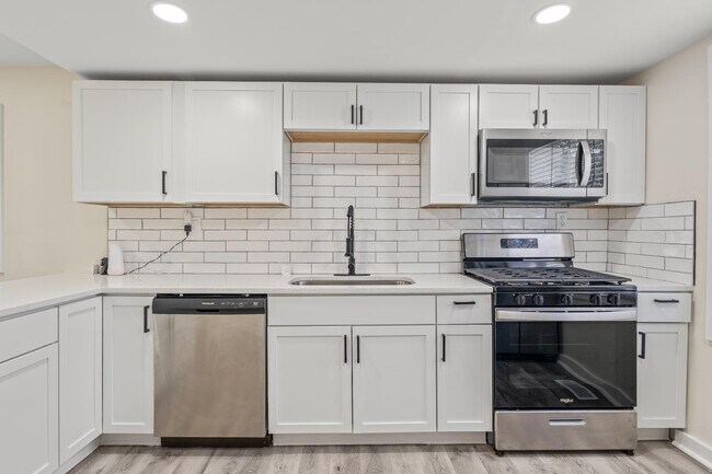Building Photo - 3949 Hoyt Ave