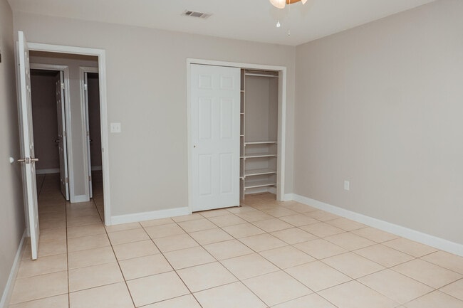 Building Photo - 309 Green Oak Dr