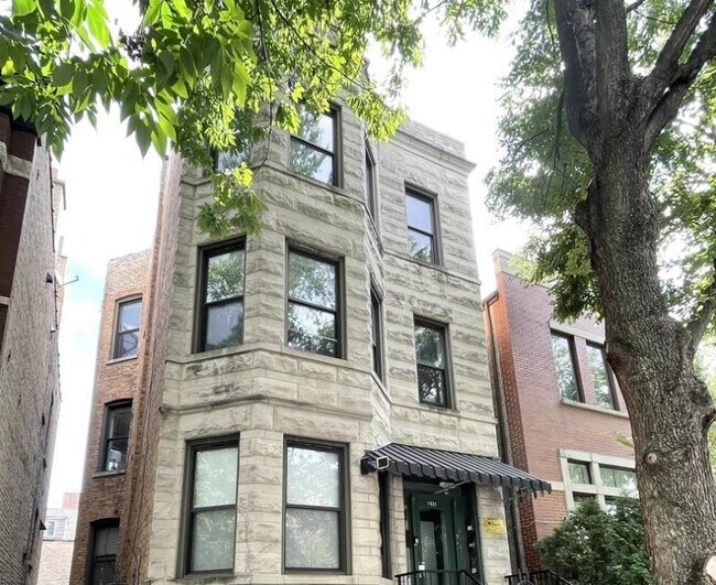 Primary Photo - 1931 N Hoyne Ave