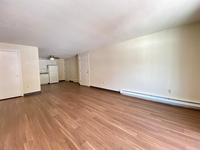 Building Photo - 99 Powers St