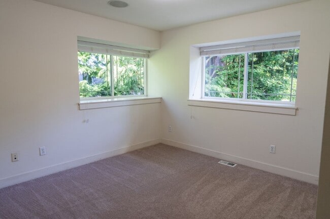 Building Photo - 4bd/2.5ba Seattle Home