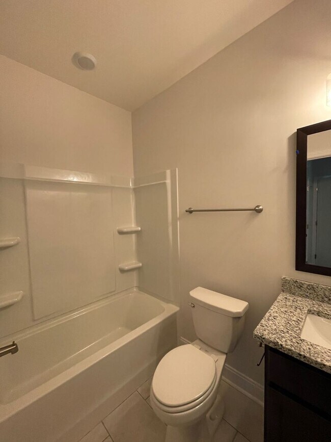 Building Photo - 6 bedroom/3 Baths + Bonus room!  Backs up ...