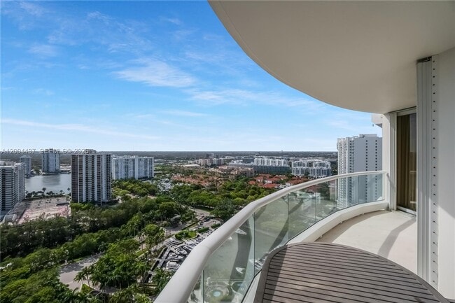 Building Photo - 7000 Island Blvd