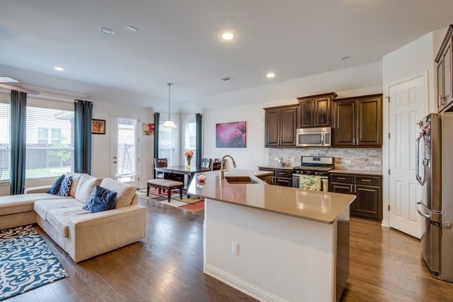 Building Photo - 103 Farola Cove