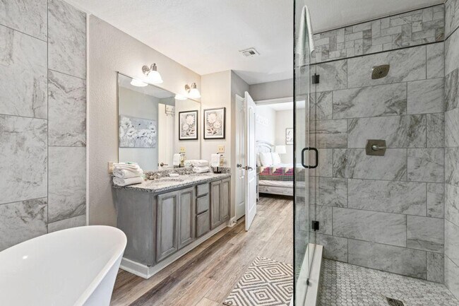 Building Photo - 124 Plaza Dr