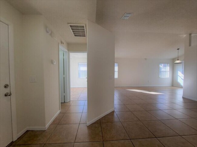 Building Photo - 517 Ariana St