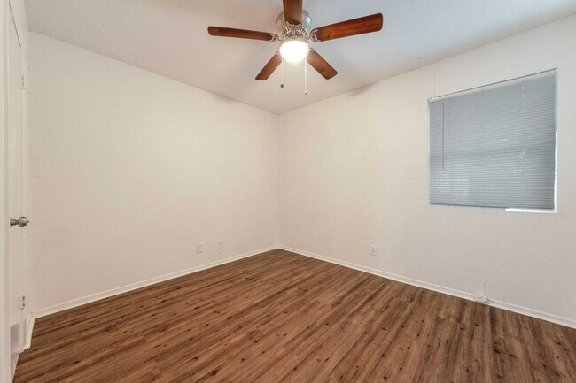 Building Photo - 2517 Glen Springs Way