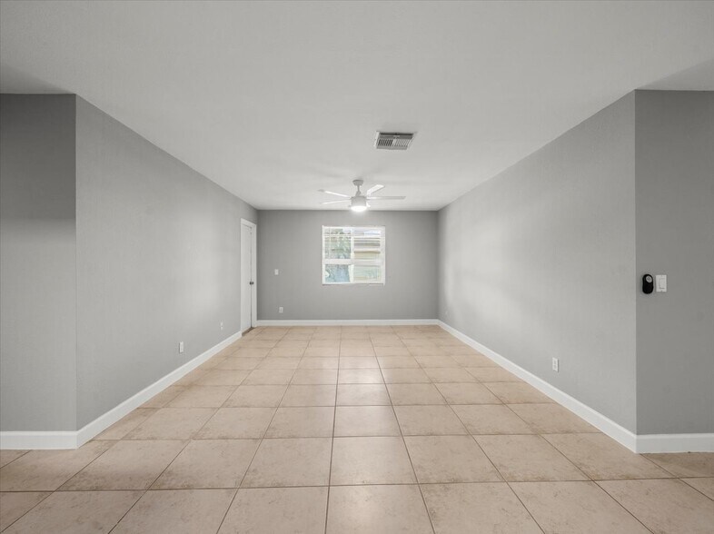 Building Photo - 230 Thorntree Pl