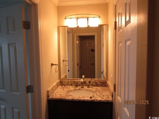 Building Photo - 4560 Greenbriar Dr