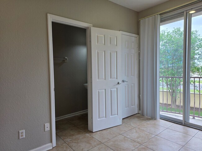 Building Photo - Three Bedroom Townhouse at Vista Cay in Orlando
