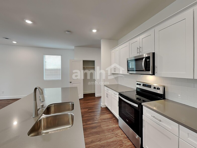 Building Photo - 9167 S Conquistador St