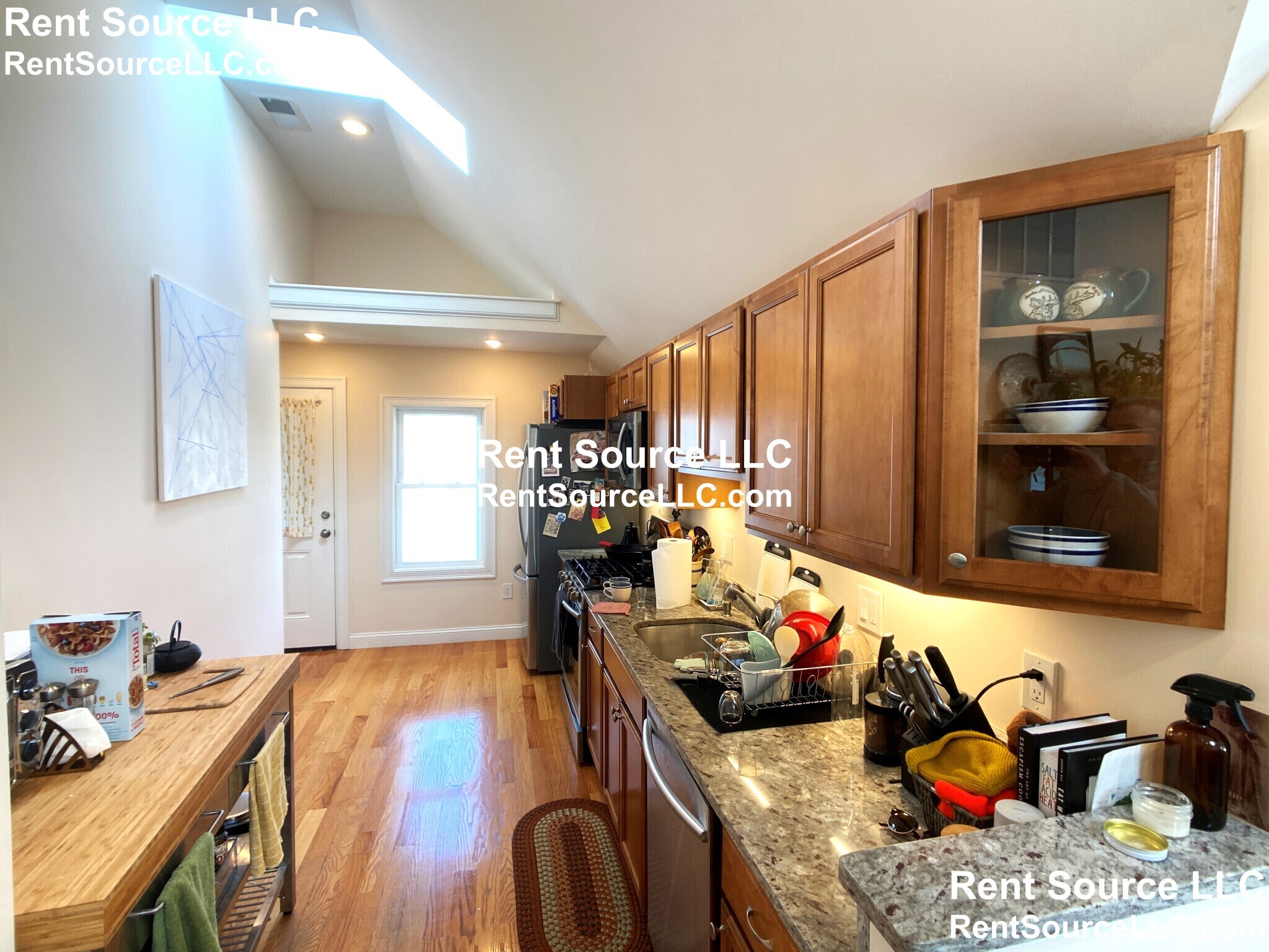 Building Photo - 537 Main St