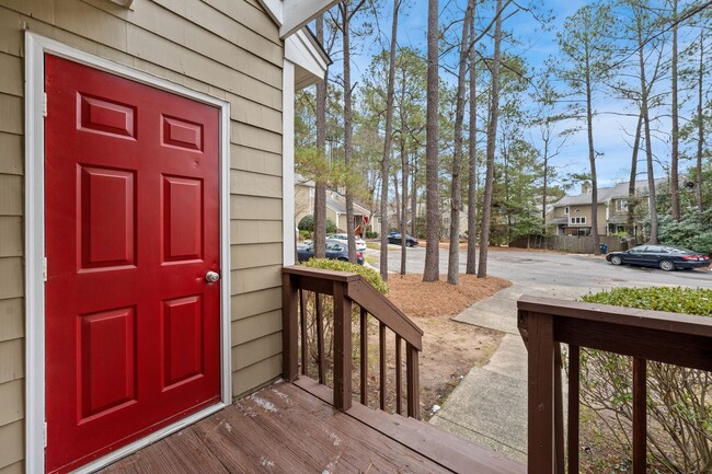 Building Photo - 1 Bed 1 Bath End Townhome in Five Oaks AVA...