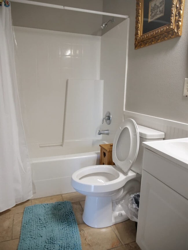 Building Photo - 151 Cub St W