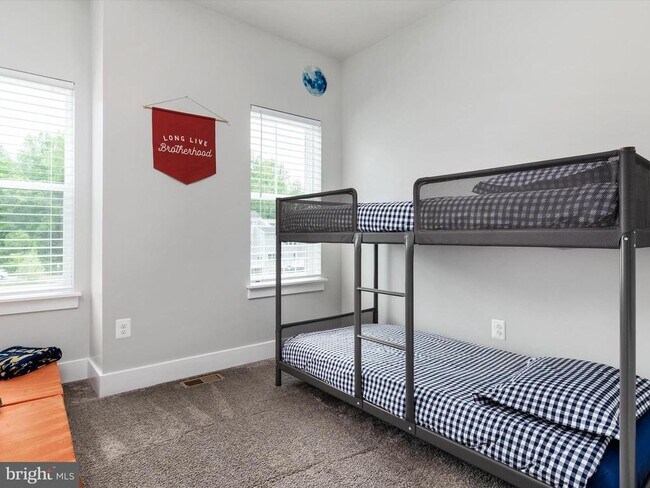 Building Photo - 2552 Buckthorn Dr