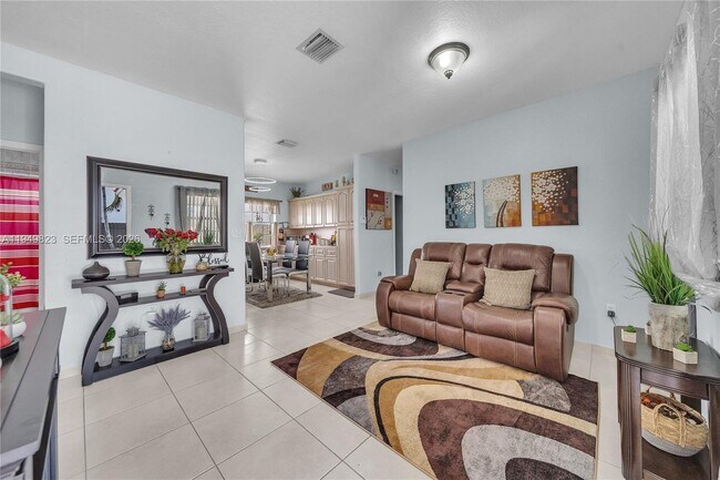 Building Photo - 7567 N Augusta Dr