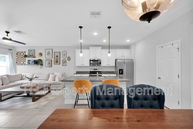 Building Photo - 13968 Molina Dr