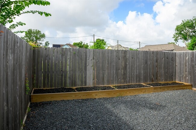 Building Photo - 4618 Nichols St