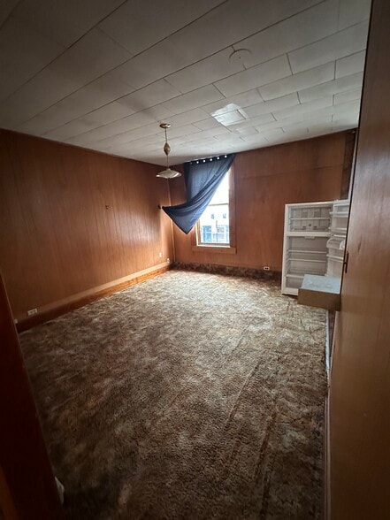 Living Room - 117 E Main St