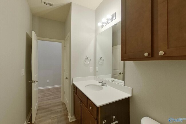 Building Photo - 10685 Bent Brook Dr