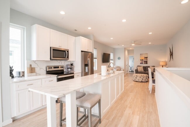 Primary Photo - PET FRIENDLY OFF-SEASON RENTAL WITH OCEAN ...