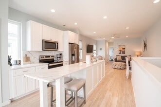 Building Photo - PET FRIENDLY OFF-SEASON RENTAL WITH OCEAN VIEW