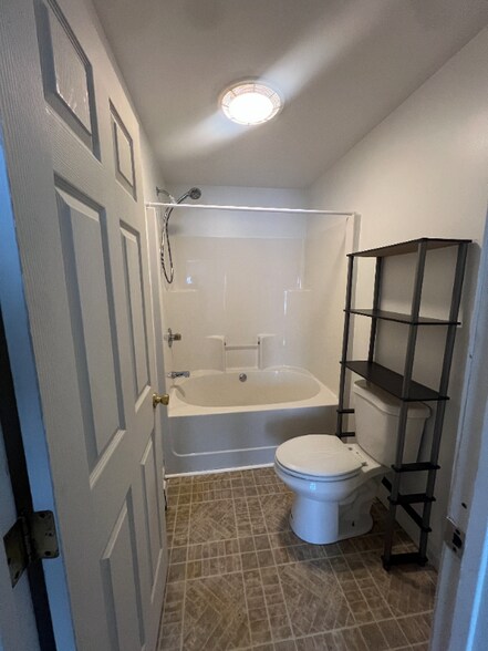 Building Photo - 17 Judith St