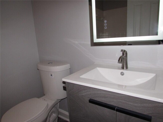 Building Photo - 1716 Twin Brooks Dr SE