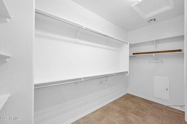 Building Photo - 1768 E Grand Ridge Rd
