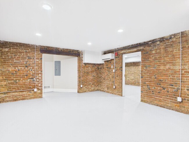 Building Photo - 7 E Franklin St