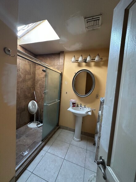 Building Photo - 2033 N Manning St