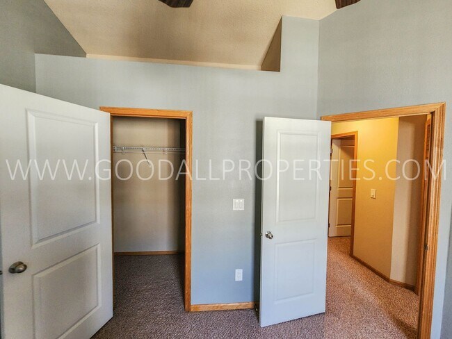 Building Photo - 2-Bedroom, 2-Bath Townhome in Pleasant Hill with a 2-Car Attached Garage