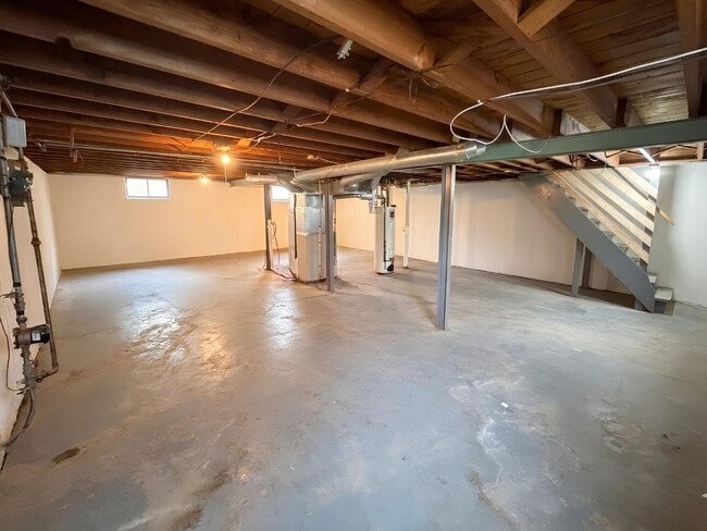Building Photo - 7724 Monroe Dr