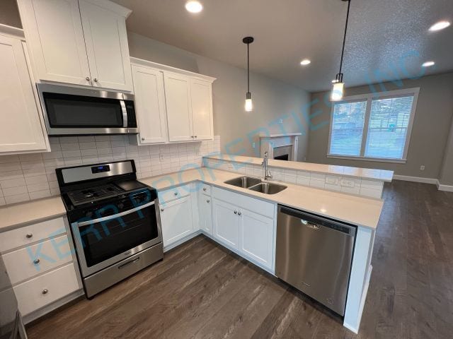 Building Photo - 3 bd / 2.5 Bth - Gas Fireplace - Central A/C - Attached Garage - Pet Friendly!