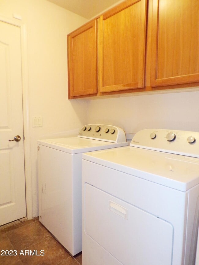 Building Photo - 885 Leonard Wood St