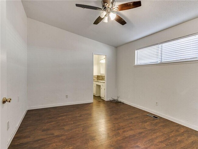 Building Photo - 507 NE 61st St