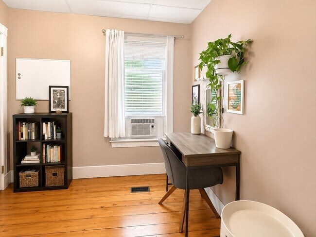 Building Photo - 14 Hartland St