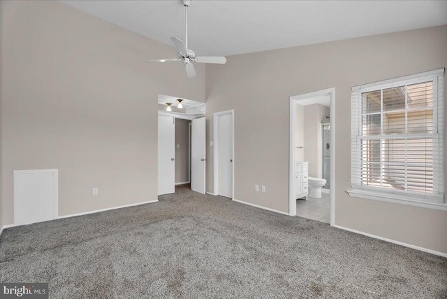 Building Photo - 38 Burgundy Dr