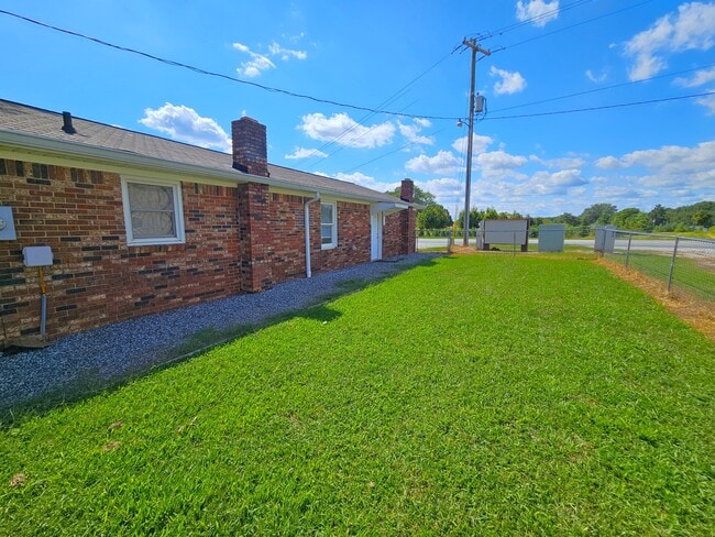 Building Photo - 1198 Holly Springs Rd