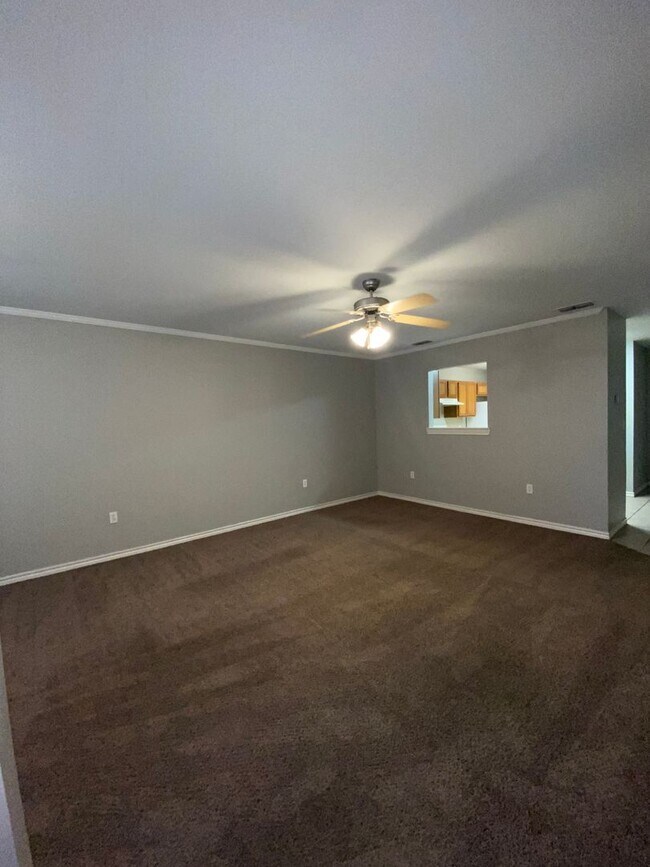 Building Photo - 5420 Kemper St