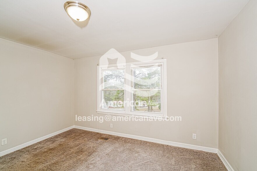 Building Photo - 624 Brunson Ave