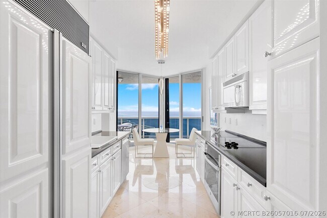 Building Photo - 3200 N Ocean Blvd