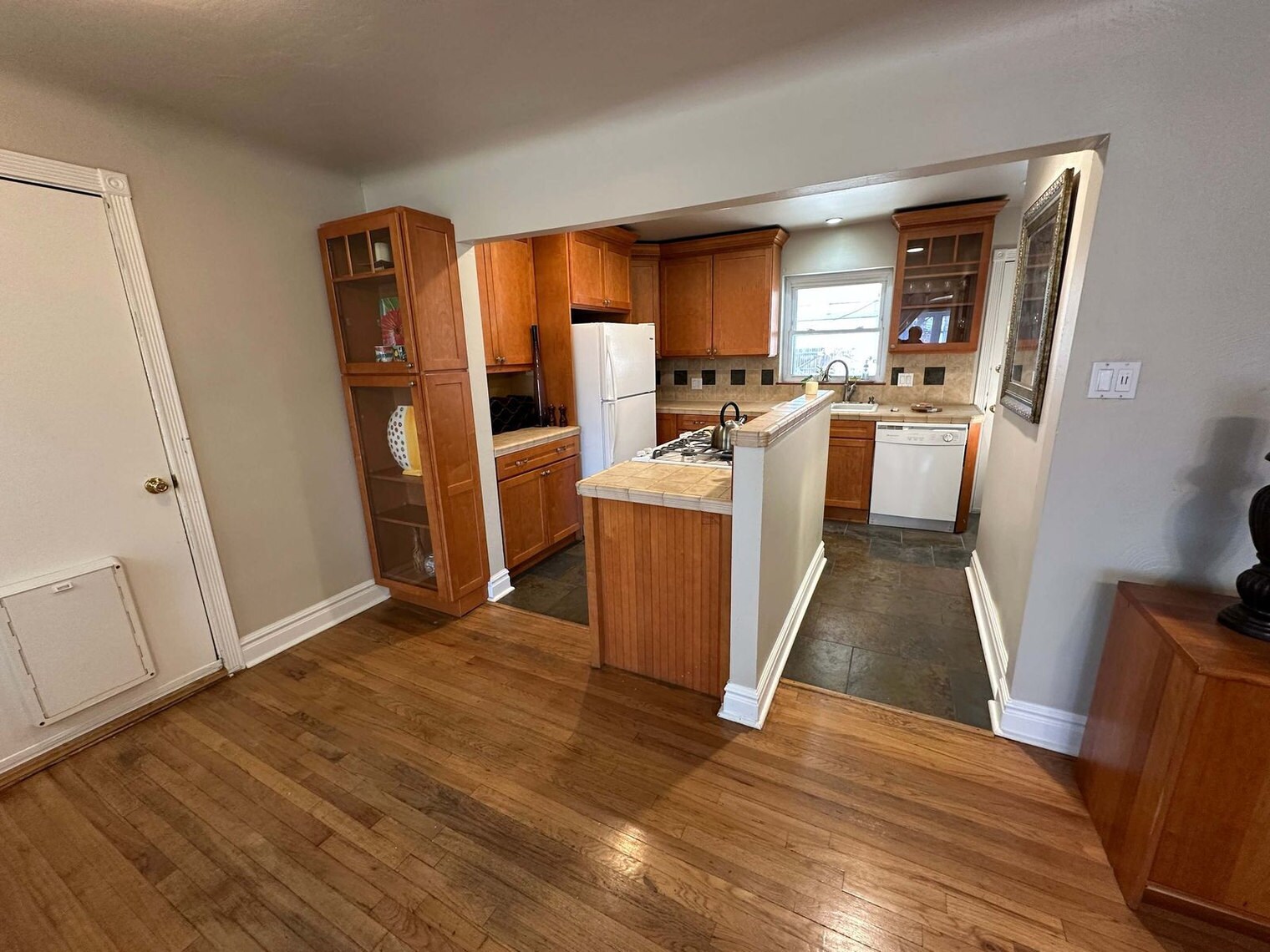 Building Photo - 2933 Ivanhoe St