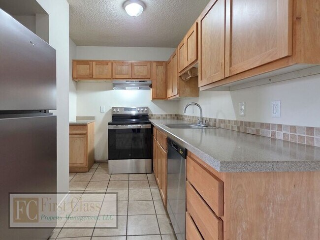 Building Photo - 17150 SW Heritage Ct