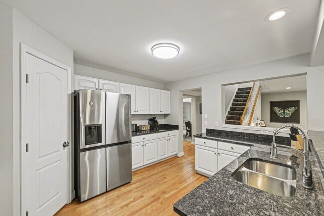 Building Photo - Freshly Renovated 4 Bedroom Home In Centerville OH