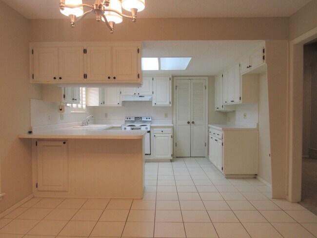 Building Photo - 7016 Stonycreek Dr