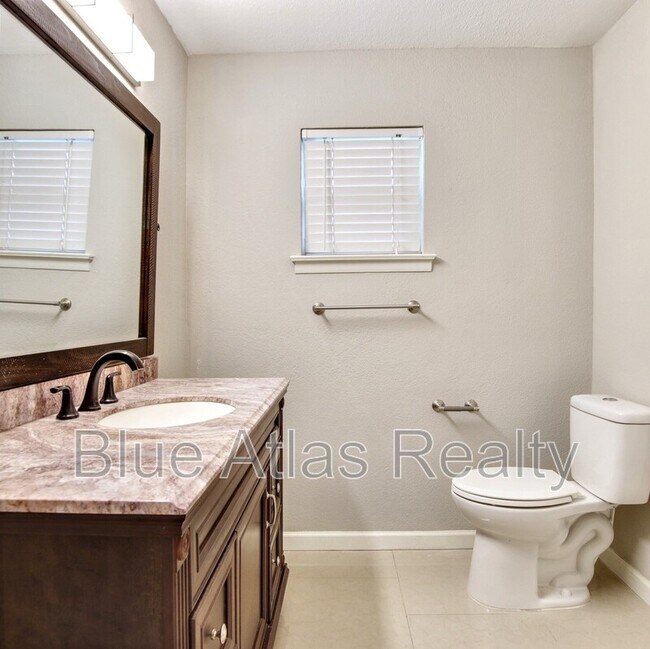 Building Photo - 1520 Sunnybrook Dr