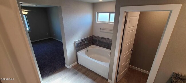 Building Photo - 12065 Mesquite River Dr